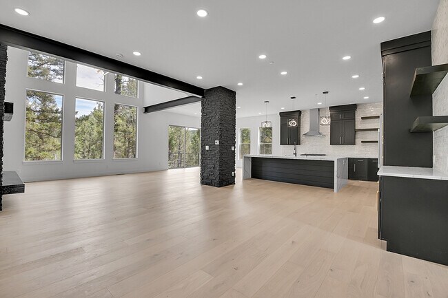 Building Photo - 28229 Juniper Dr