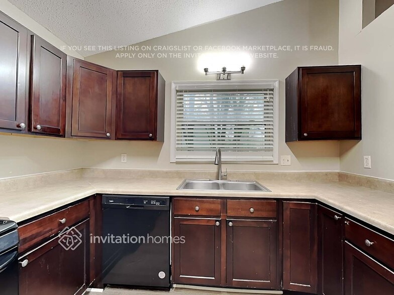 Building Photo - 5995 Bayside Dr NW