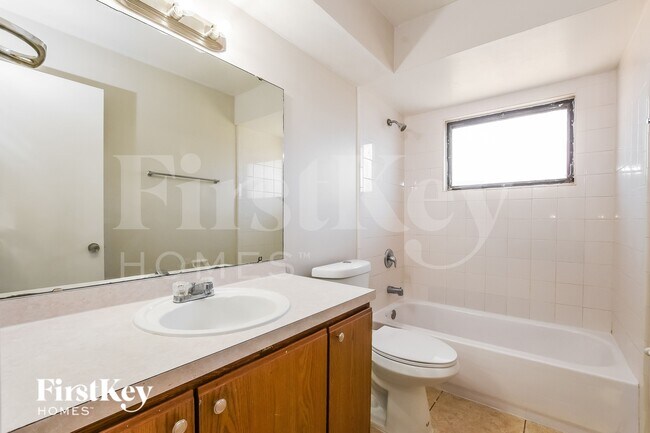 Building Photo - 1051 Shepherd Ave