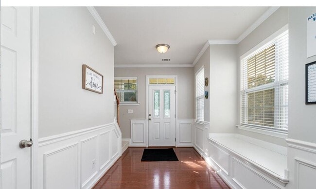 Building Photo - 3367 Streamside Dr