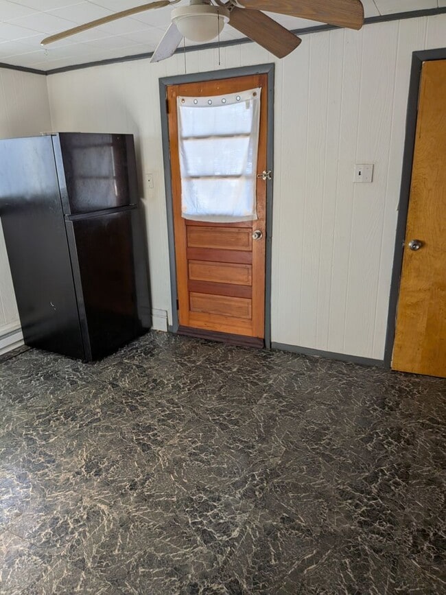 Building Photo - 1221 Eynon St