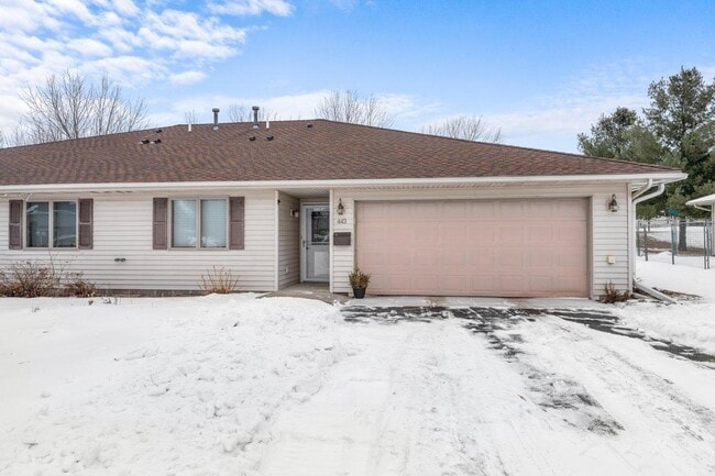 Building Photo - 433 Sarah Cir