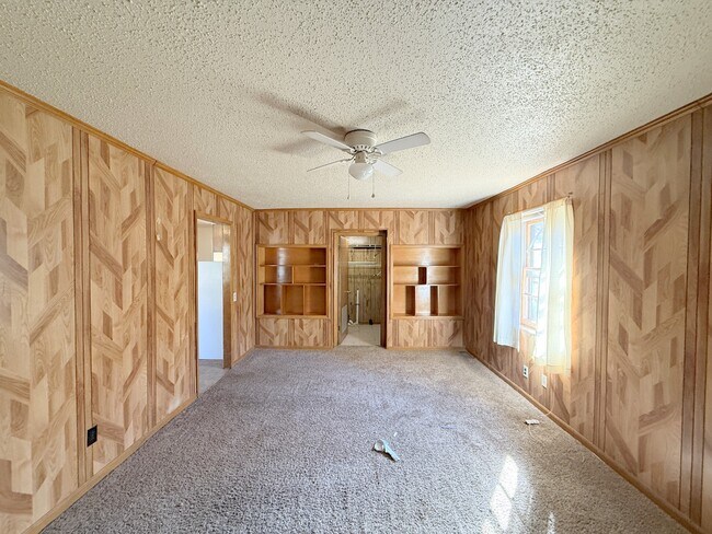 Building Photo - 3811 Lakeview Dr NW