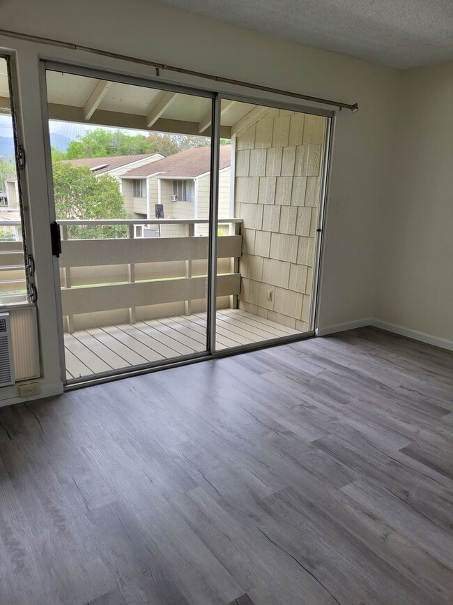 Building Photo - Available July 1, 2026 | A 3 Bedroom, 2.5 bath Townhouse with 2 parking stalls in Hokuala Hale