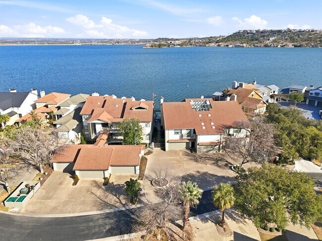 Building Photo - 403 Island Dr