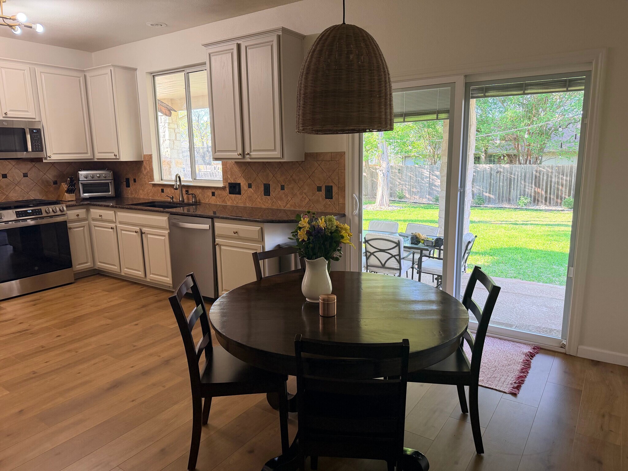 Building Photo - 8516 Hillrock Dr