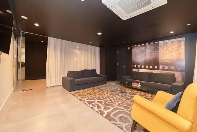 Building Photo - Luxury One Bedroom in Bushwick