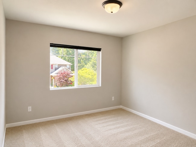 Building Photo - 3918 Southlake Dr SE