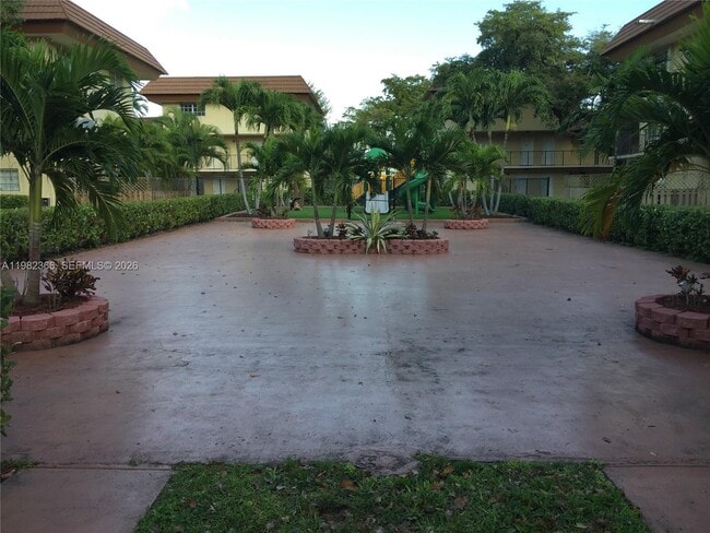 Building Photo - 8600 SW 109th Ave