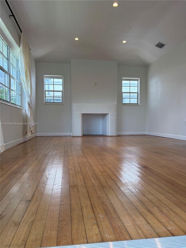 Building Photo - 7515 Dickens Ave