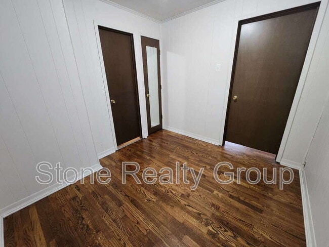 Building Photo - 2419 Layher Ave