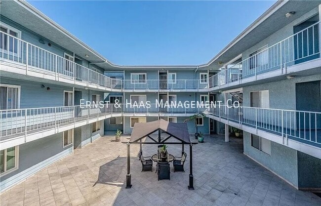 Building Photo - 955 E 3rd St