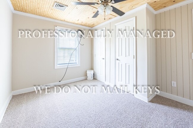 Building Photo - 1109 N Winstead Ave