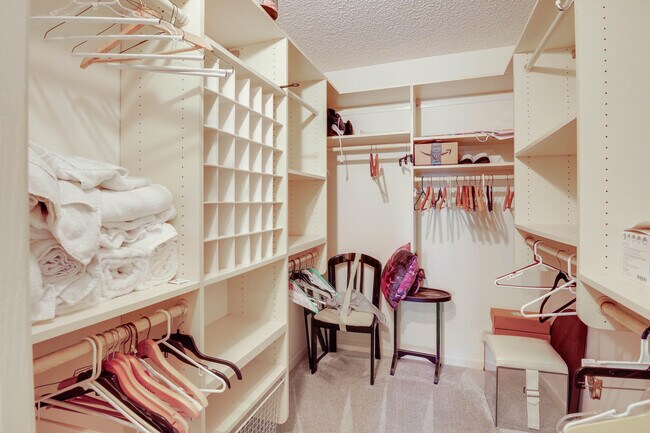 Building Photo - 5279 Fountains Dr S