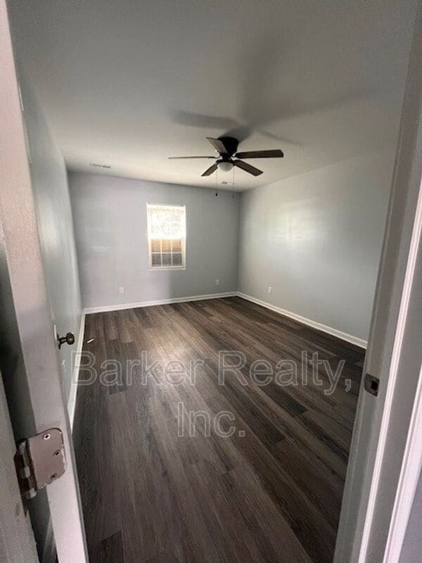 Building Photo - 1602 Pender St