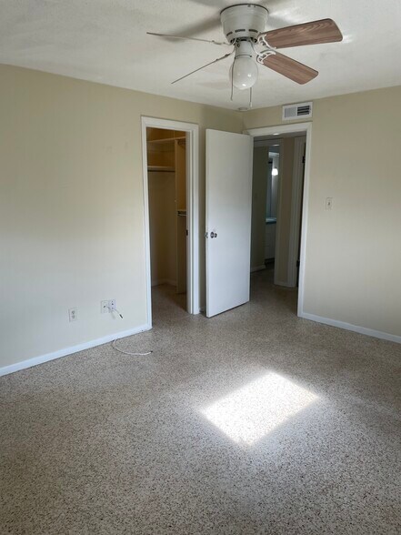 Larger bedroom with bath - 6300 Mosby Pl
