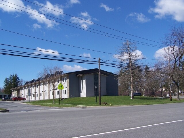 Building Photo - Trinkaus Manor