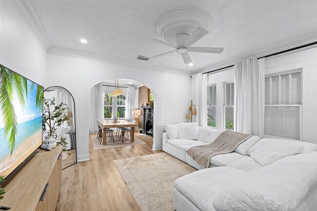 Building Photo - 715 Kaye St