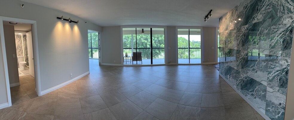 Building Photo - 5279 Fountains Dr S