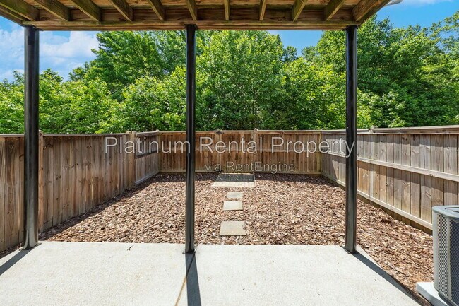 Building Photo - 221 Balaban Cir