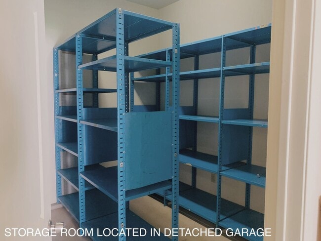 Building Photo - 3 bedroom home w/ large shop & office space!