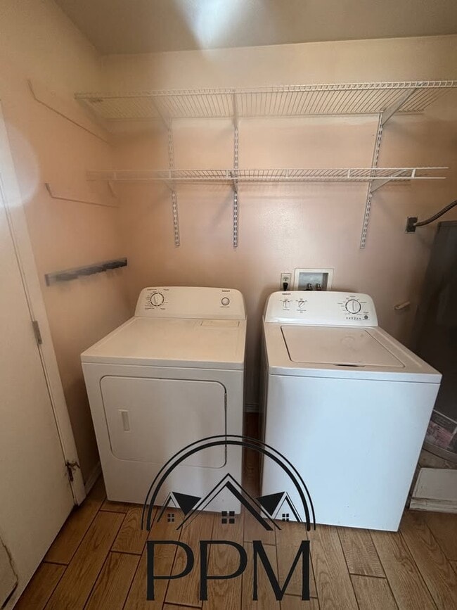 Building Photo - 901 Everitt St