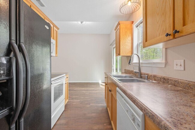 Building Photo - 1297 Hillcrest Pl