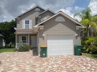Building Photo - 3 Bedroom 2.5 Bathroom 1 car garage Single...