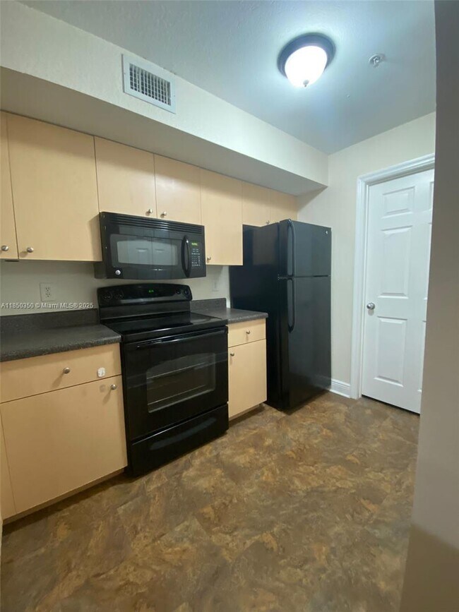 Building Photo - 2520 Centergate Dr