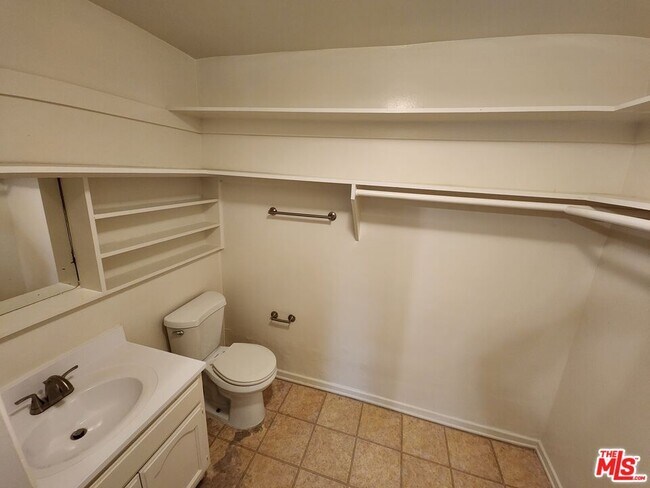 Building Photo - 1013 N San Vicente Blvd