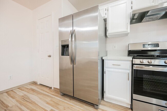 Building Photo - This Stunning 3 Bed, 2 ½ Bath Home Is A Ra...
