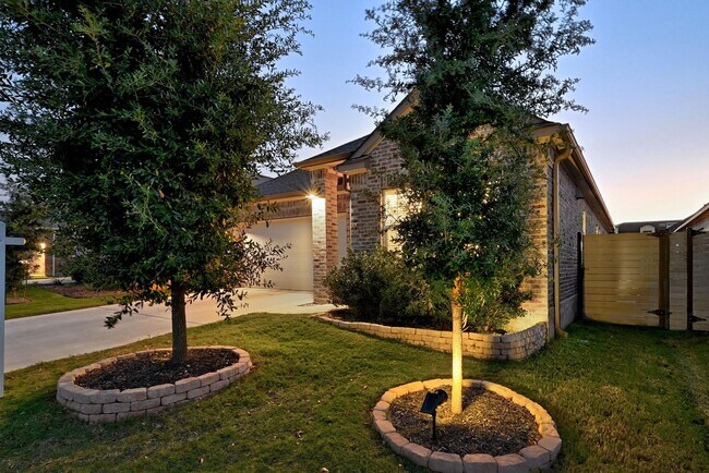 Building Photo - 3/BR 2/BA Home with Modern Touches and Cozy Outdoor Living!