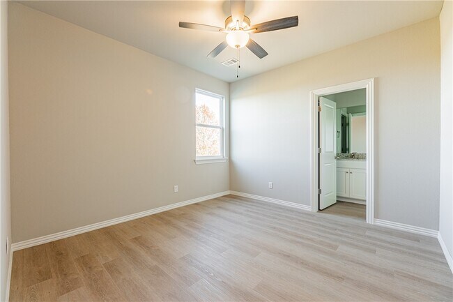 Building Photo - 1603 SW Casuarina Dr