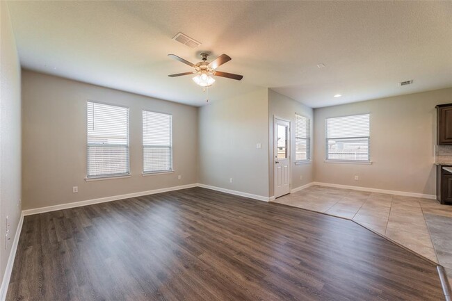 Building Photo - 1000 Meadow Scape Dr