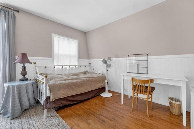 Building Photo - MOVE-IN SPEACIAL!! Peaceful Farmhouse Stud...