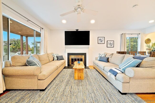 Building Photo - 965 Rosecrans St