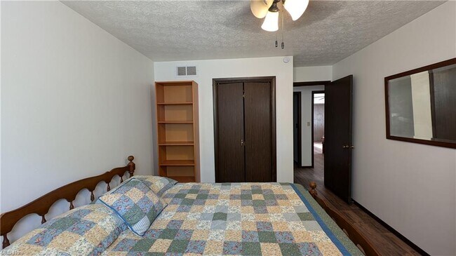 Building Photo - 125 Meadowood Dr