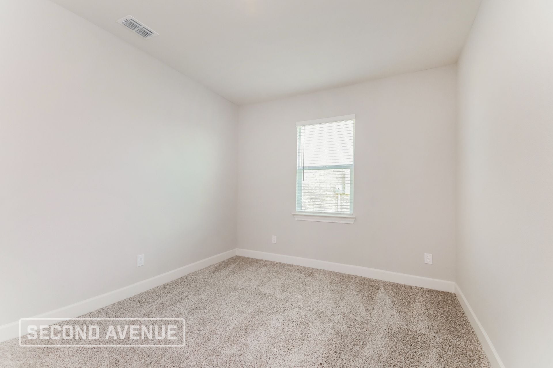 Building Photo - 2121 Meadow Dr
