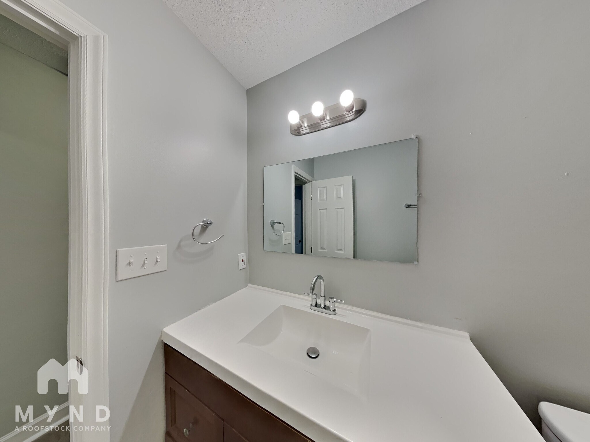 Building Photo - 904 Clifford Dr