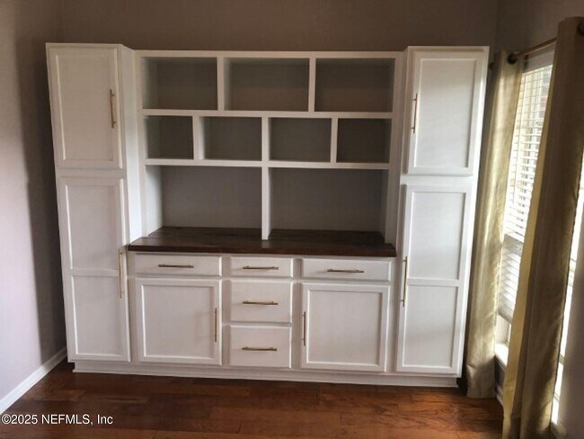 Building Photo - 12887 Dunns View Dr