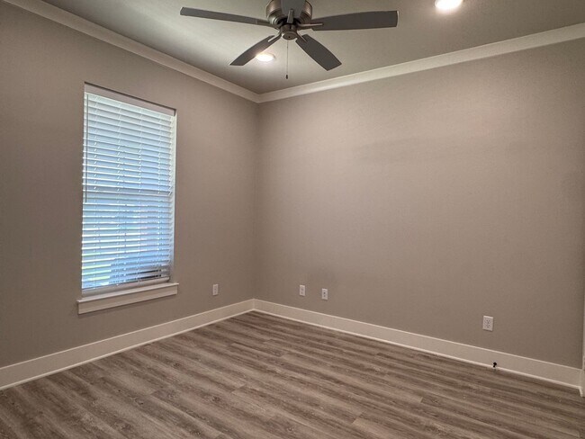 Building Photo - 7110 Alexander Dr