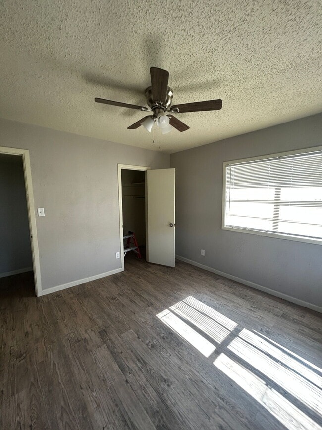 Building Photo - Country Living! Newly Updated 3-bed/2-bath...