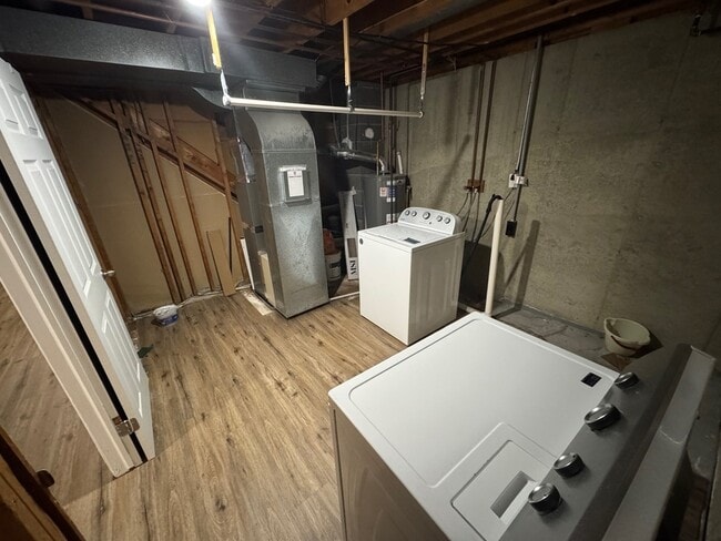 Building Photo - 2002 Andrew St SE