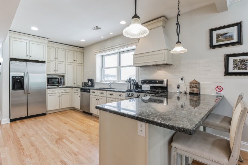 Building Photo - 2033 W Jarvis Ave