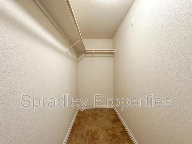 Building Photo - 1040B Edwards Dr