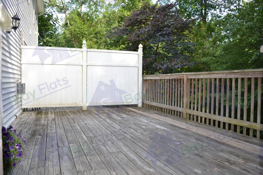 Porch area. - 41195 Friendship Ct