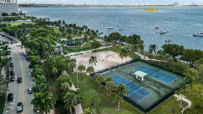 Building Photo - 1800 N Bayshore Dr