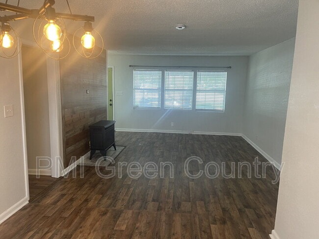 Building Photo - 4373 S Yale Ave
