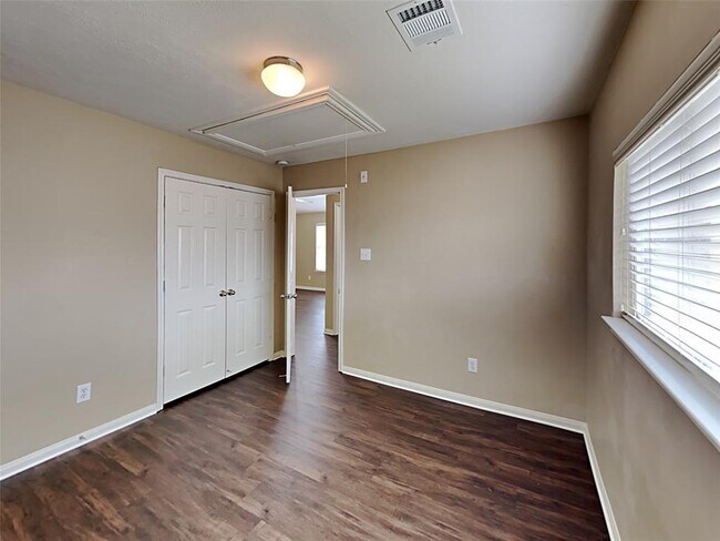 Building Photo - 2617 Las Cruces Cir
