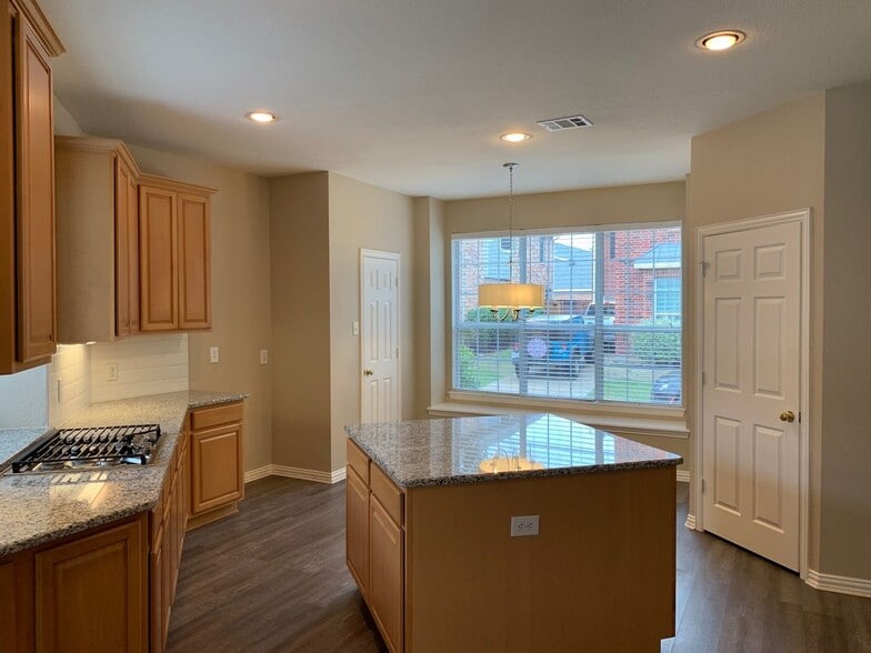 Building Photo - 2644 Dunbar Dr